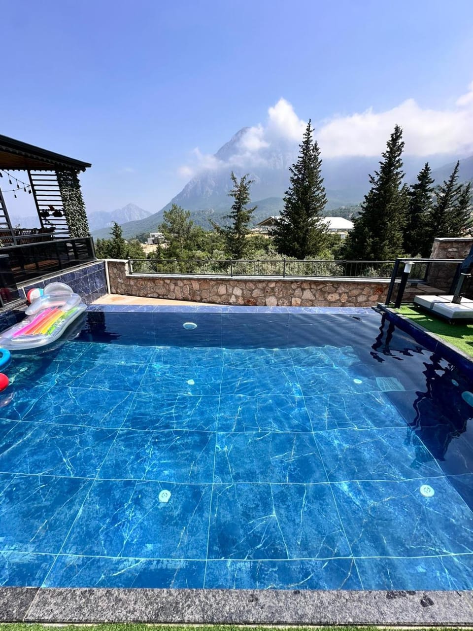 Natural landscape, Mountain view, Pool view, Swimming pool, sunbed