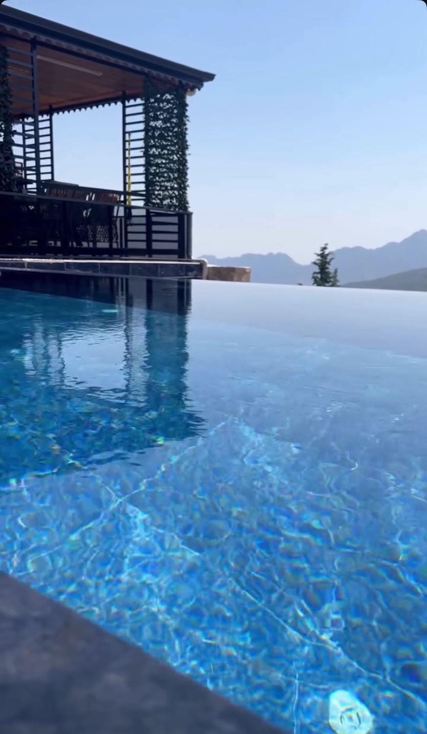 Natural landscape, Mountain view, Pool view, Sea view, Sea view, Swimming pool