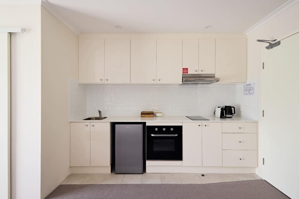 Kitchen or kitchenette, oven, stove