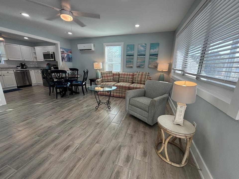 Kitchen or kitchenette, Living room, Seating area