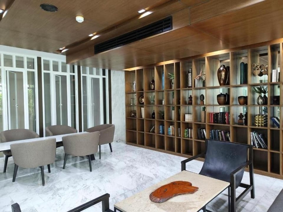 The Modern central Phuket base condo by luxStays Apartment in Kathu
