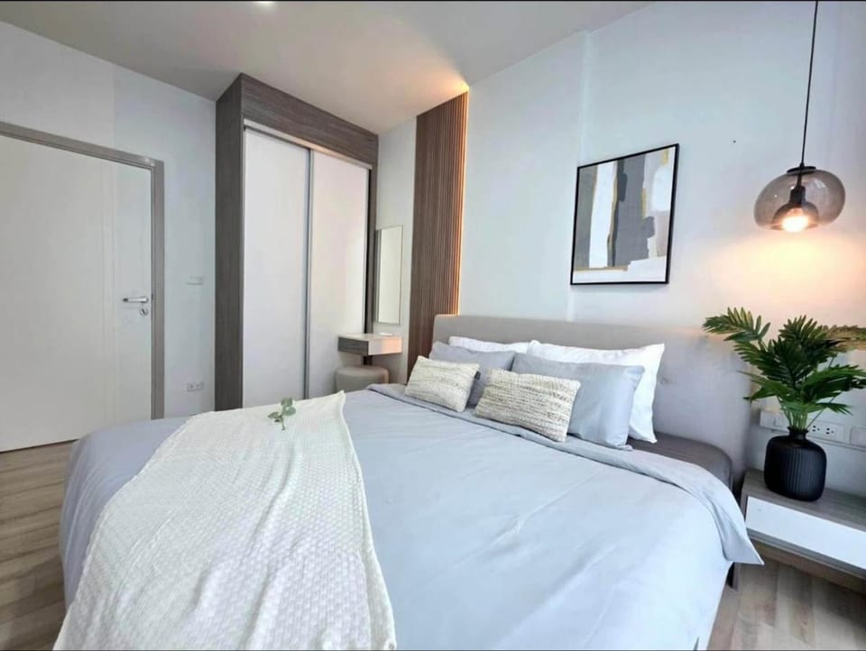 The Modern central Phuket base condo by luxStays Apartment in Kathu