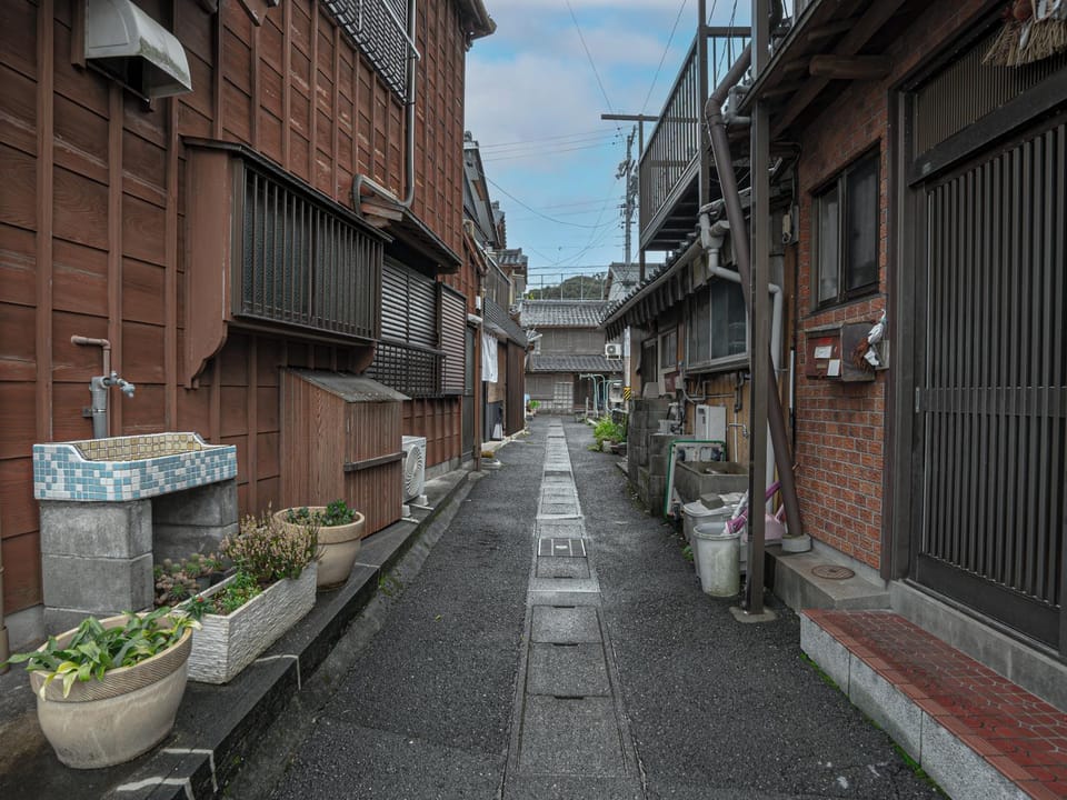 Property building, Day, Neighbourhood, Street view
