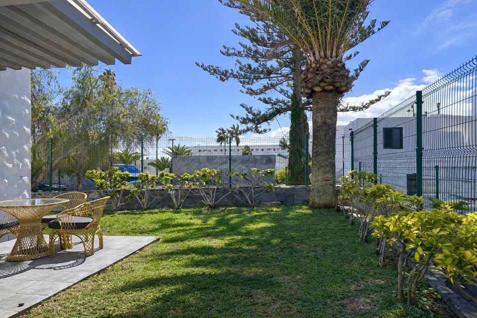 Property building, Patio, Day, Garden, Garden view