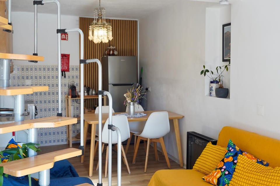 Kitchen or kitchenette, Seating area, Dining area