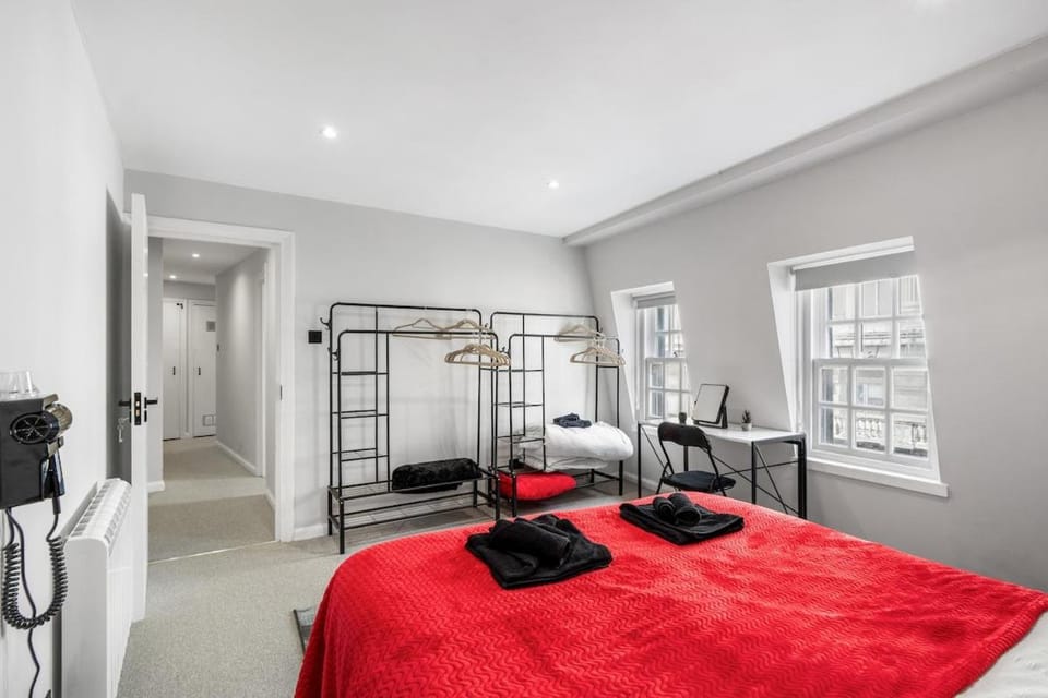 Central Brighton Large 2 Bed Apt in The Lanes Apartment in Brighton