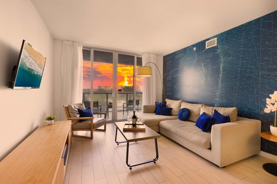 Amazing 2 BR Apartment Pool & Near Beach Apartment in Hallandale Beach