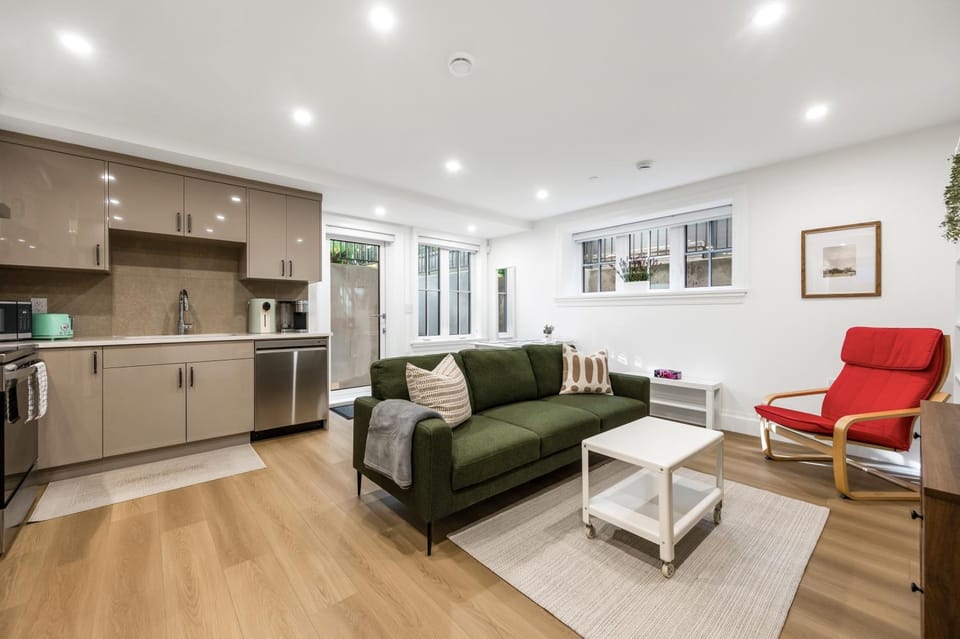 Kitchen or kitchenette, Living room, Seating area