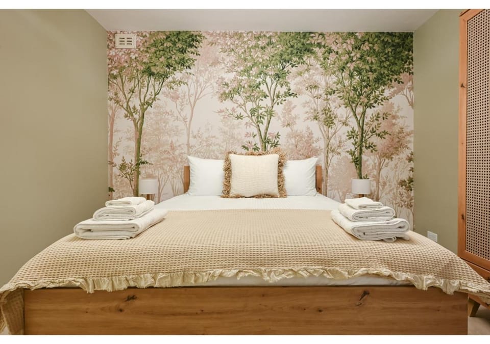 Bed, Bedroom, towels, wardrobe