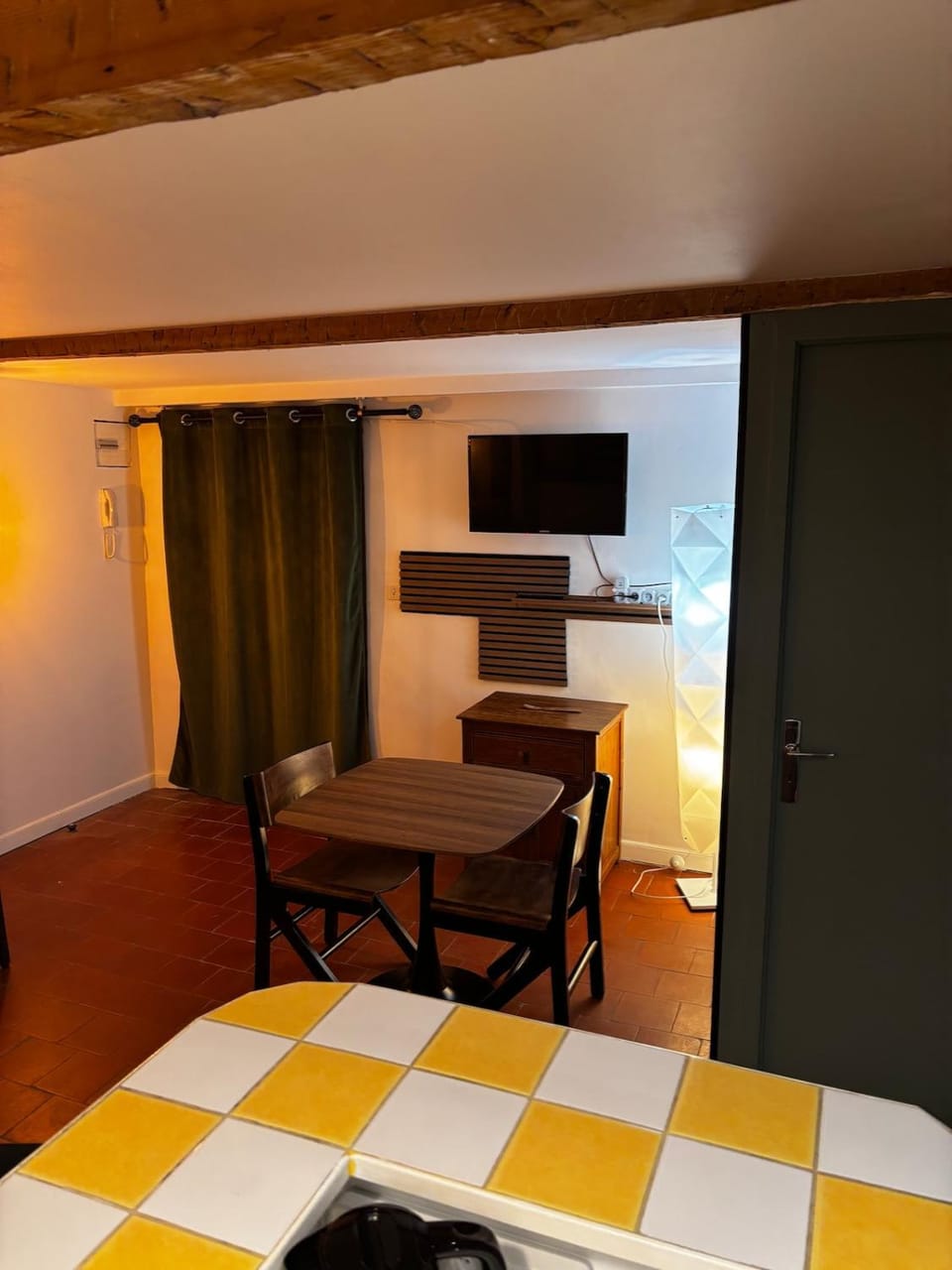TV and multimedia, Seating area