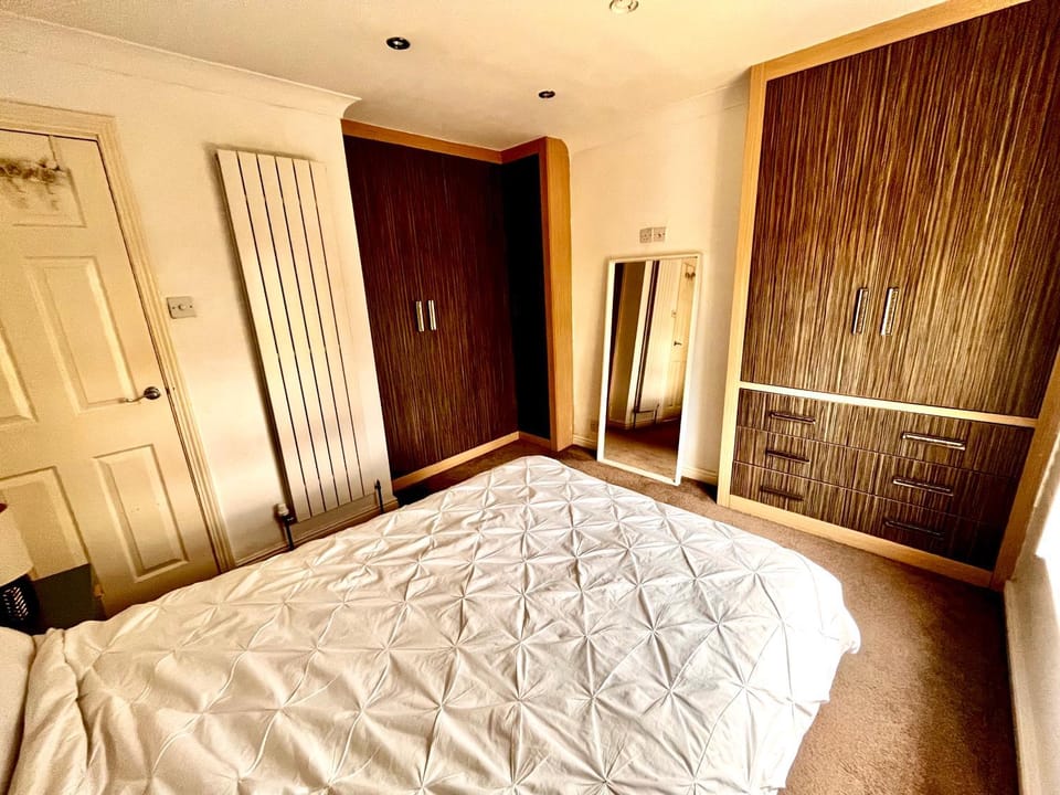 Bedroom, wardrobe