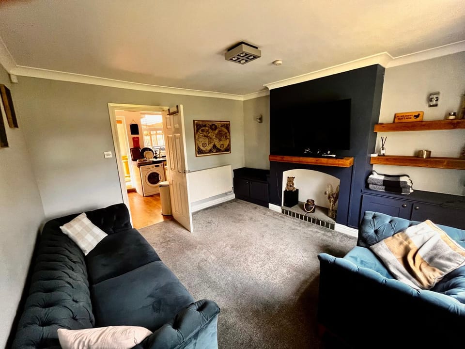TV and multimedia, Living room, Evening entertainment