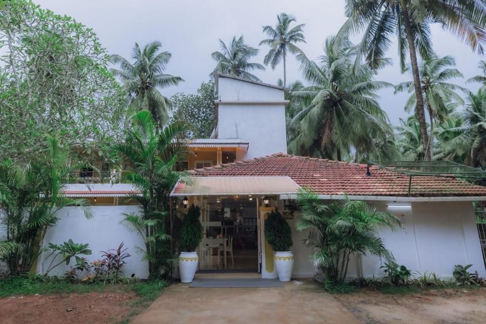Pvt Pool - Villa Azura Escape Marialina Calangute House in Calangute