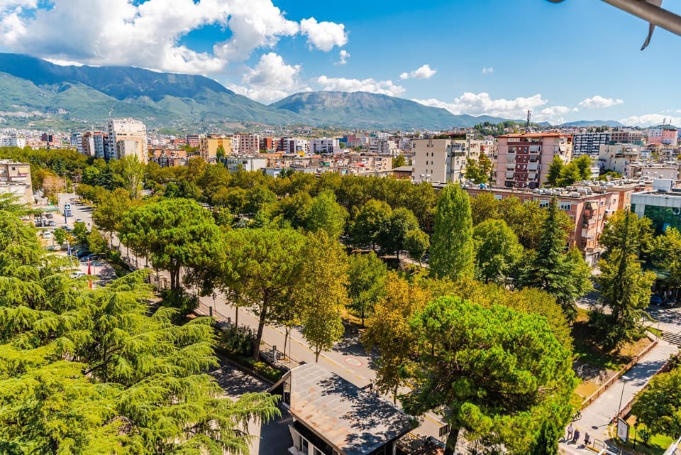 Day, Neighbourhood, Natural landscape, City view, Mountain view, Street view, Location
