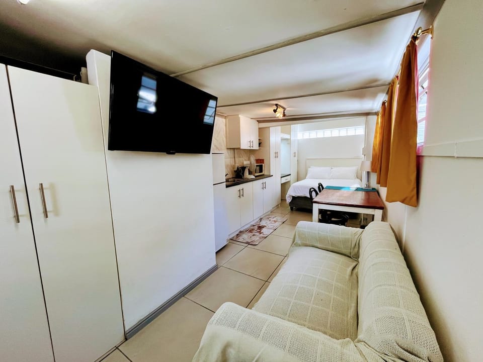 TV and multimedia, Kitchen or kitchenette, Seating area, Dining area