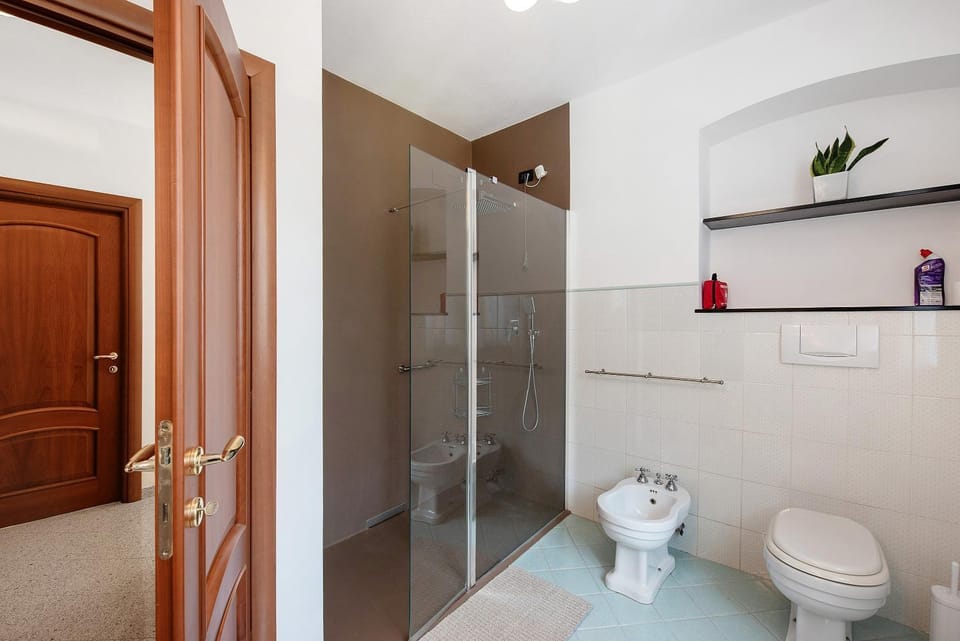 Bathroom, Living room