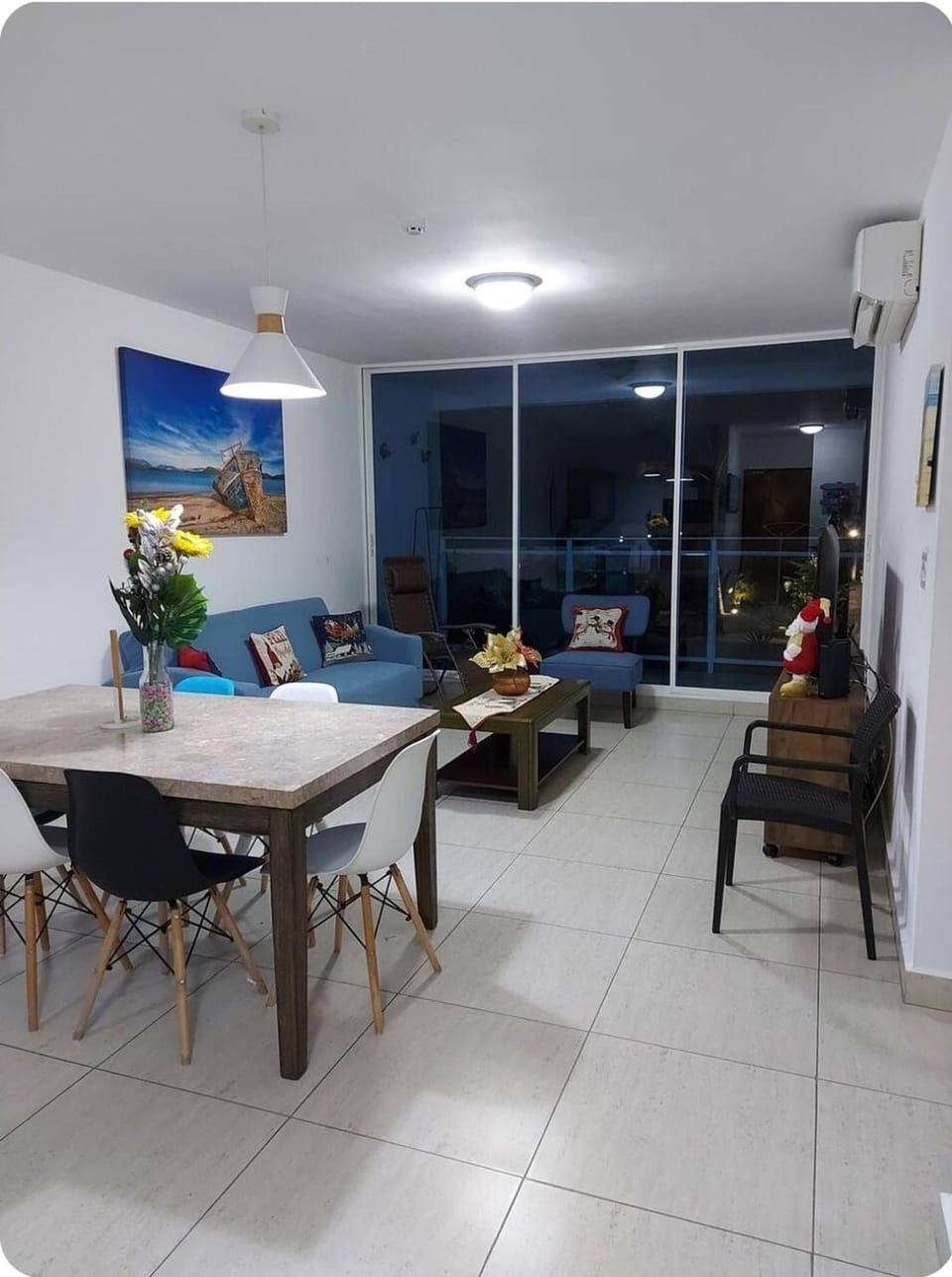Living room, Decorative detail, Dining area