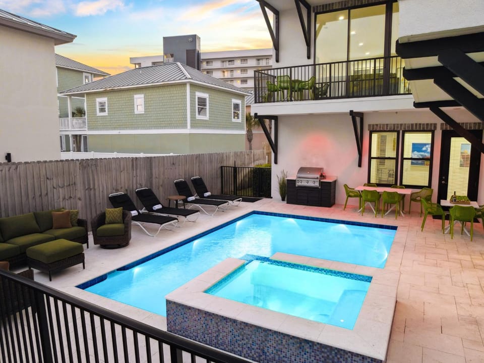 Day, BBQ facilities, Garden, Hot Tub, Balcony/Terrace, Seating area, Pool view, Swimming pool