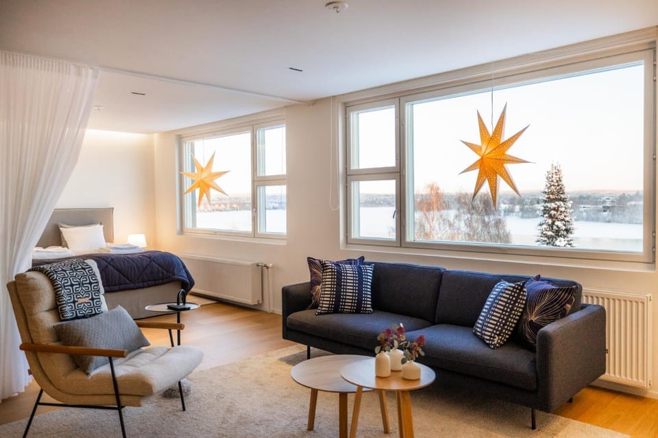Bed, Winter, Living room, Seating area, River view