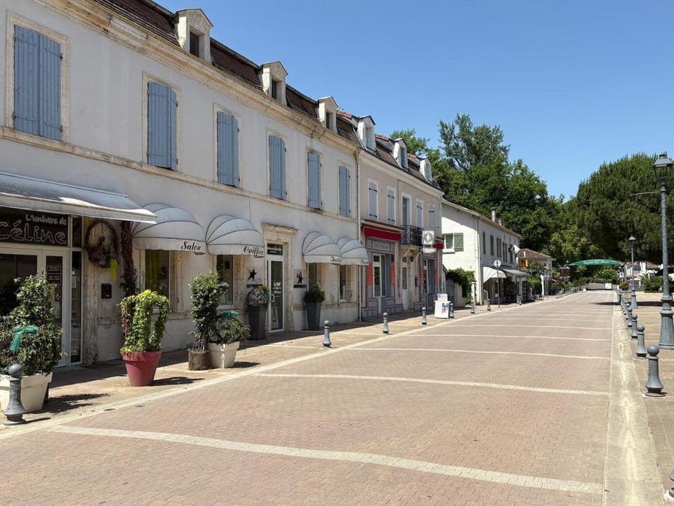 Property building, Street view