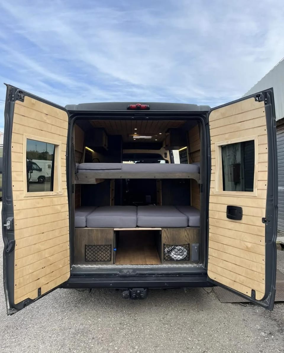 Tiny House Experiencia Glamping Campground/ 
RV Resort in Faro