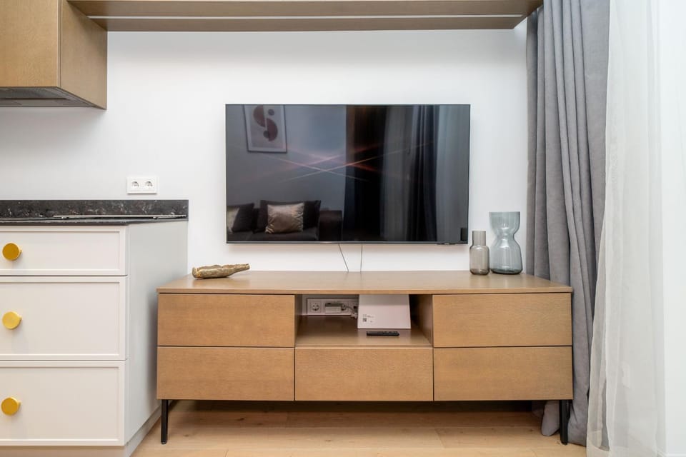 Communal lounge/ TV room, Living room