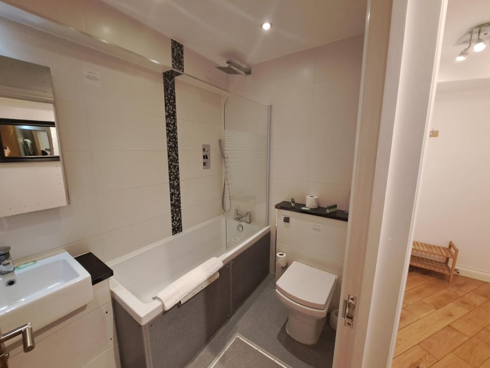 NELL GWYNN HOUSE - Large Studio Apartment with Patio, Sloane Square Apartment in City of Westminster