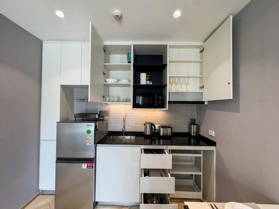 Super 1Bdr Title Legendary Bang Tao 10 min to the Beach Apartment in Choeng Thale