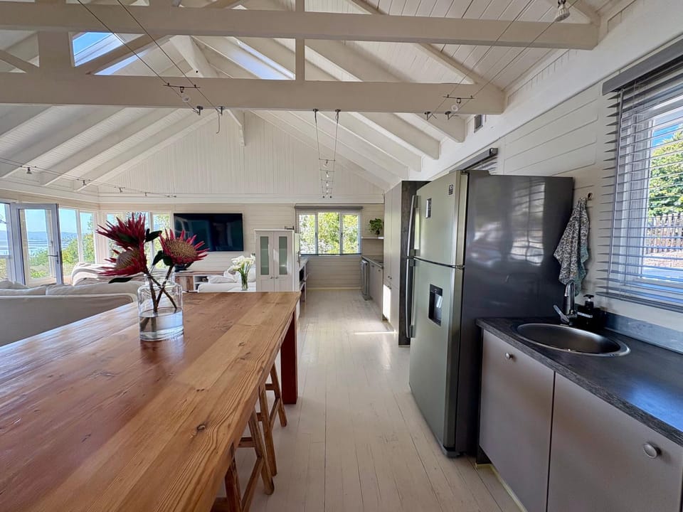 Communal lounge/ TV room, TV and multimedia, Kitchen or kitchenette, Dining area