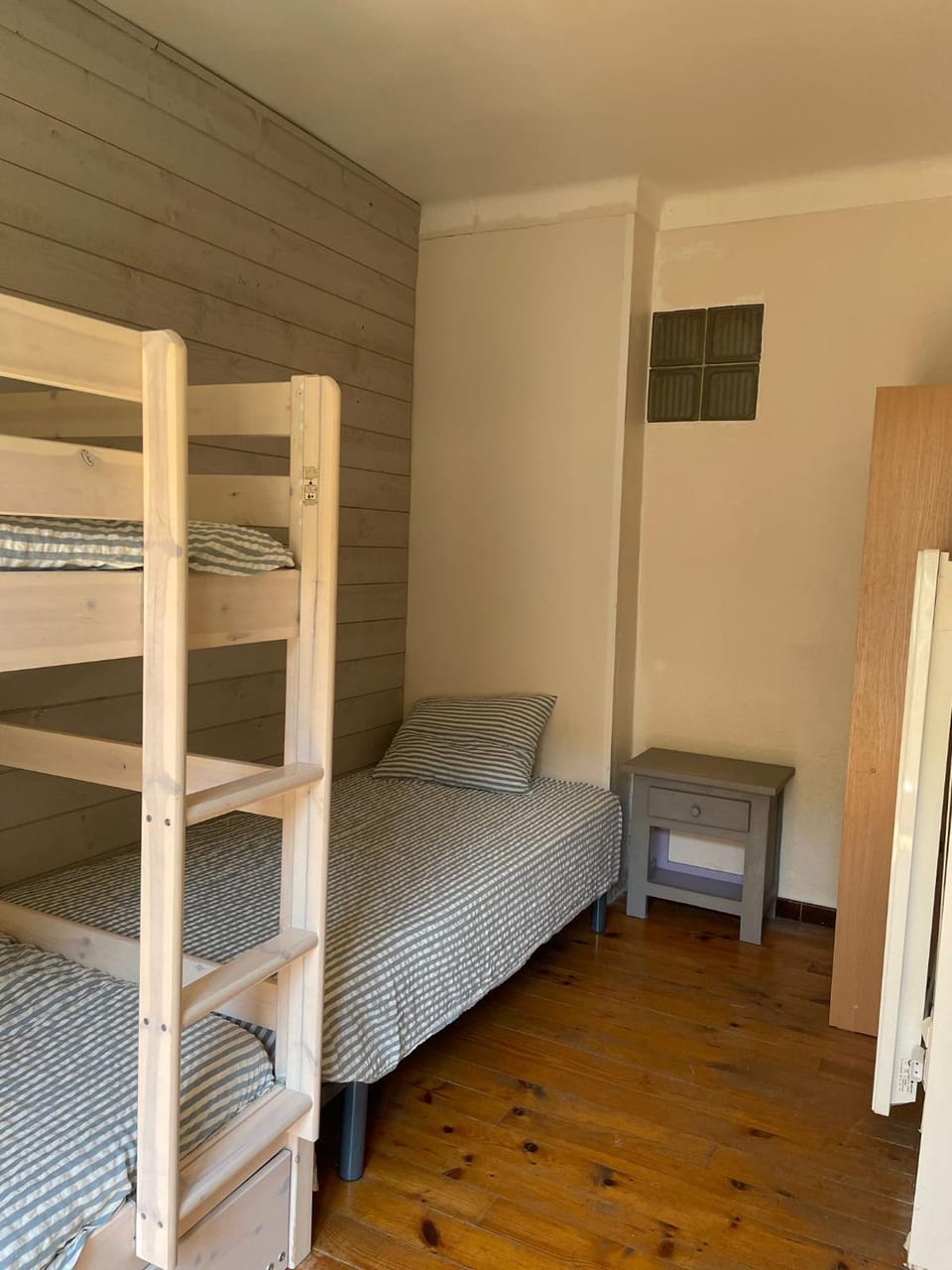 Bed, Photo of the whole room, Bedroom, bunk bed