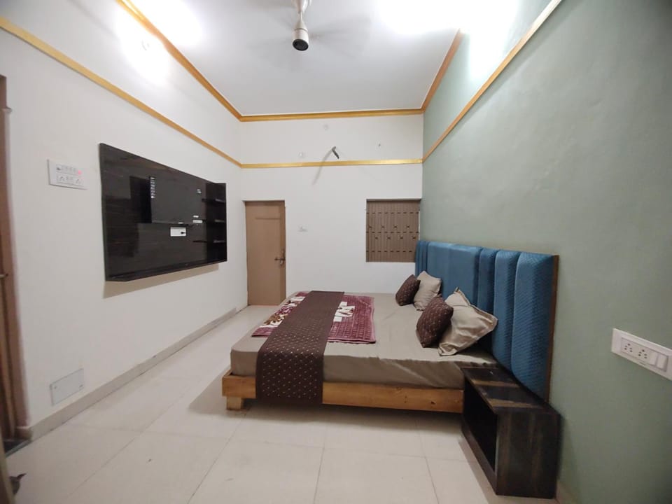 Bed, Photo of the whole room