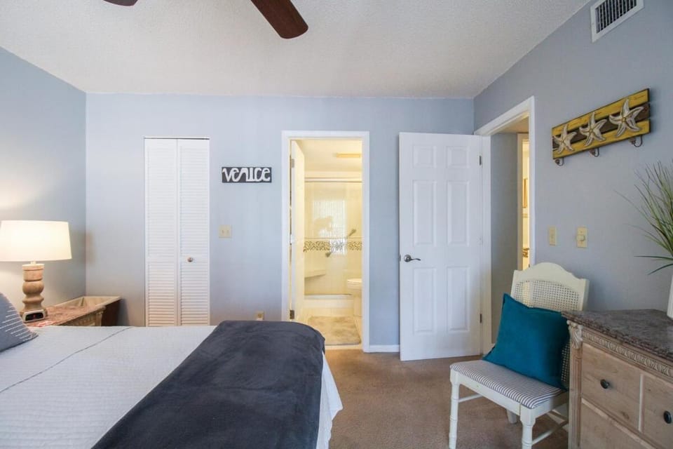 Bed, Bathroom, Bedroom, wardrobe