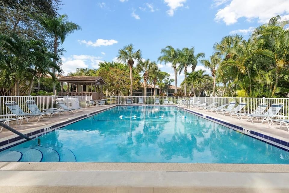 Day, Pool view, Swimming pool, sunbed