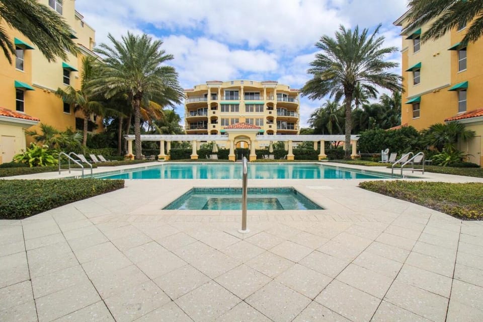 Property building, Pool view, Swimming pool, sunbed