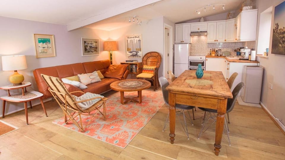 Kitchen or kitchenette, Living room, Dining area