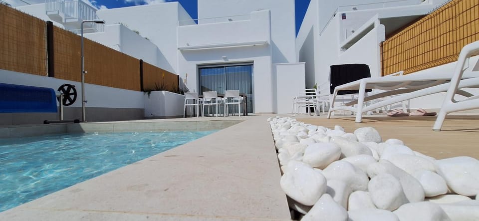 Balcony/Terrace, Swimming pool, sunbed
