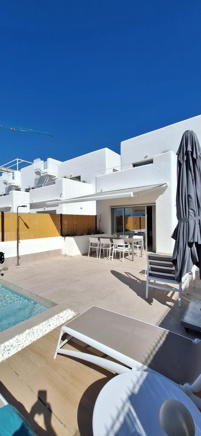 Balcony/Terrace, Swimming pool, sunbed