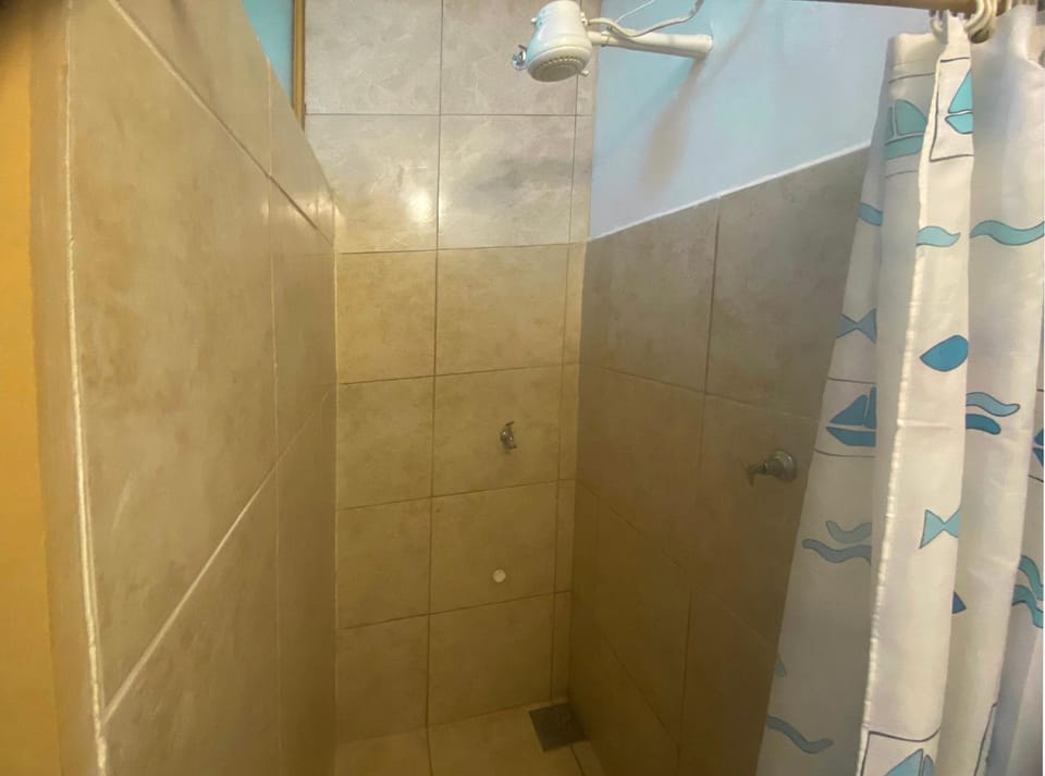 Shower, Toilet
