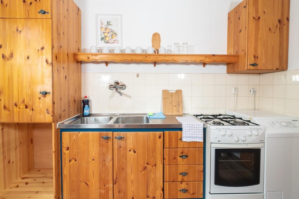 Kitchen or kitchenette, kitchen