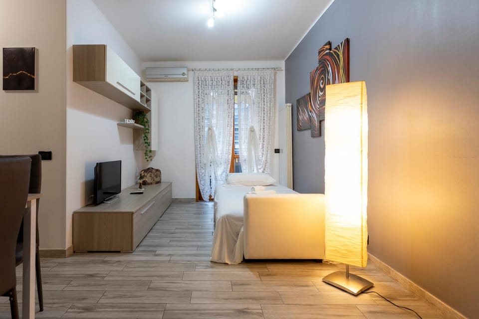 Communal lounge/ TV room, Bed, TV and multimedia, Living room, Evening entertainment, air conditioner