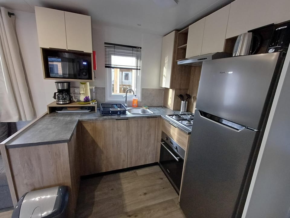 Kitchen or kitchenette, stove, stove, kitchen, kitchen