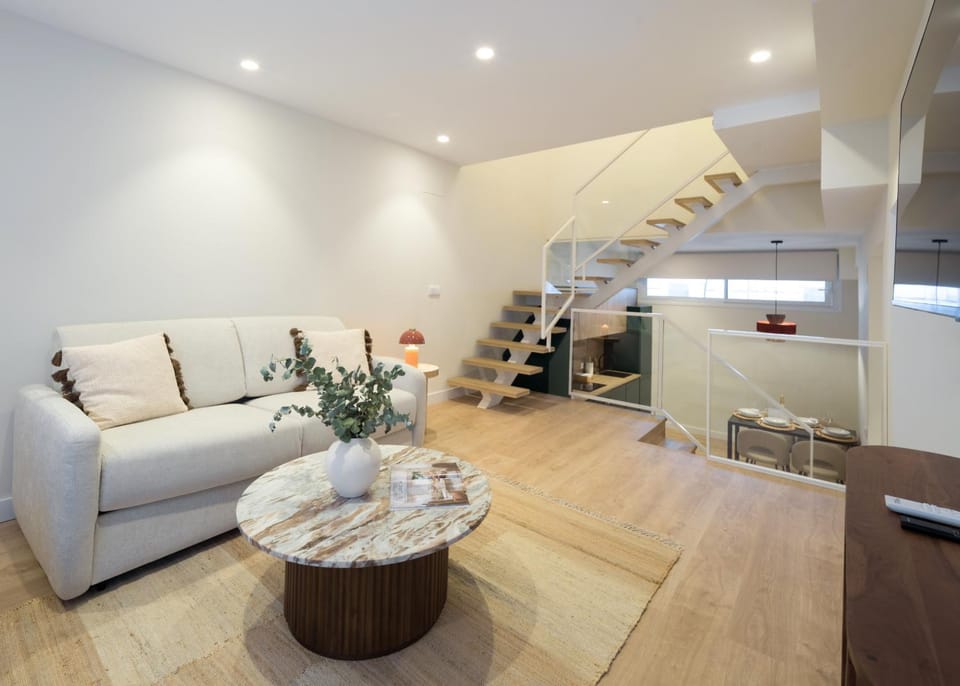 Optimum Triana Duplex Suites Apartment in Seville