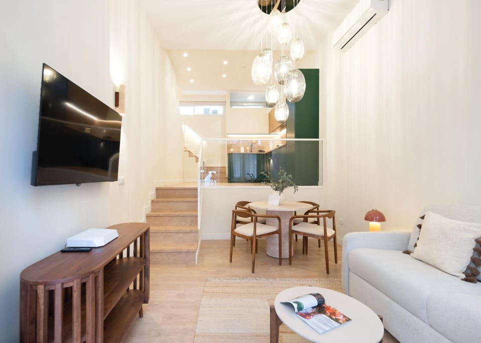 Optimum Triana Duplex Suites Apartment in Seville