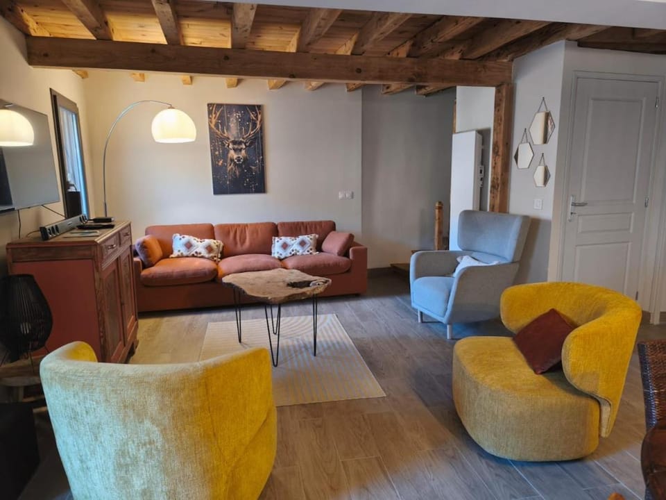 TV and multimedia, Living room, Seating area
