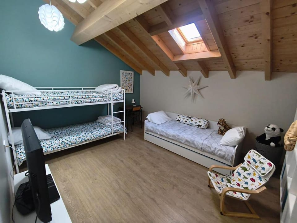 Bed, Photo of the whole room, Bedroom, bunk bed