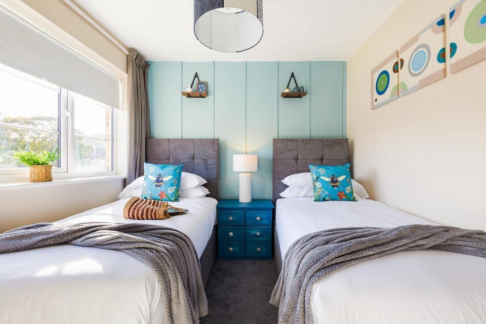 Penthouse Suite Quiet Central Escape Sleeps 4 Apartment in Scarborough