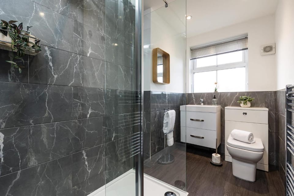 Penthouse Suite Quiet Central Escape Sleeps 4 Apartment in Scarborough