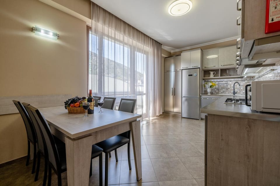 oven, pet friendly, stove, toaster