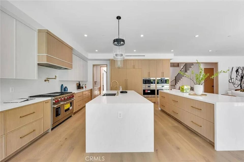Studio City Luxury 6BR Home with Pool and Theatre House in Studio City