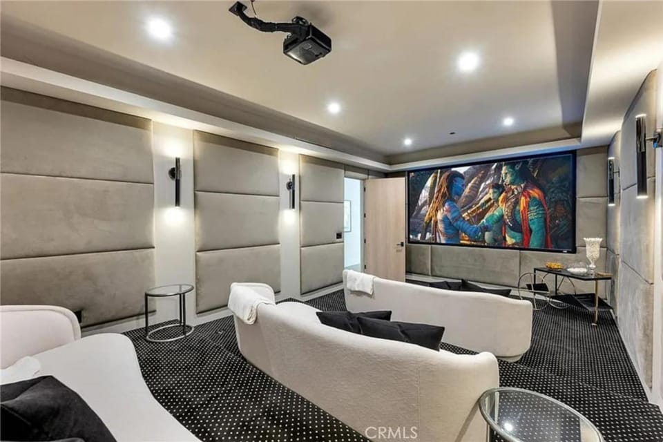 Studio City Luxury 6BR Home with Pool and Theatre House in Studio City